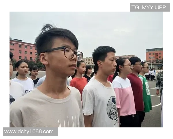 LNG战队在S15电竞总决赛中展现转型之路的辉煌与挑战